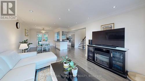 181 Bishop Avenue, Toronto, ON - Indoor Photo Showing Living Room