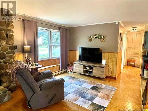 119 Glen Avenue, Woodstock, NB - Indoor Photo Showing Living Room