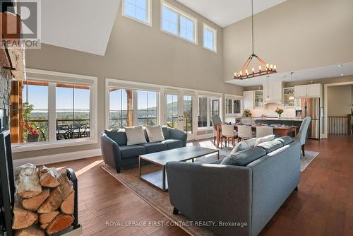 3 Morgan Drive, Oro-Medonte, ON - Indoor Photo Showing Living Room