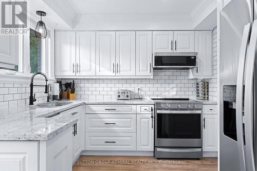 170 Patterson Road, Barrie, ON - Indoor Photo Showing Kitchen With Upgraded Kitchen