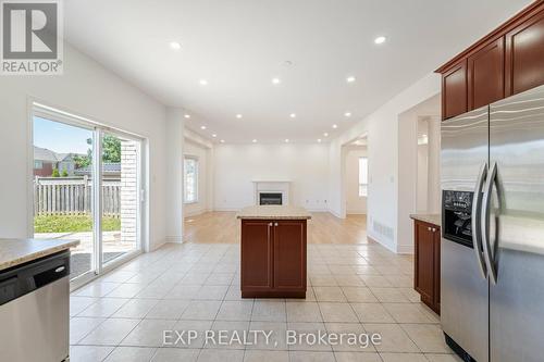 1002 Vickerman Way, Milton, ON - Indoor Photo Showing Kitchen With Upgraded Kitchen