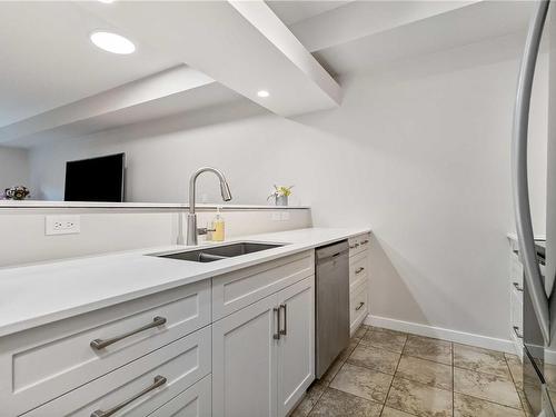 101-7088 West Saanich Rd, Central Saanich, BC - Indoor Photo Showing Kitchen With Double Sink