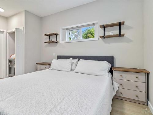 101-7088 West Saanich Rd, Central Saanich, BC - Indoor Photo Showing Bedroom