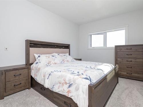 402-2465 Gateway Rd, Langford, BC - Indoor Photo Showing Bedroom