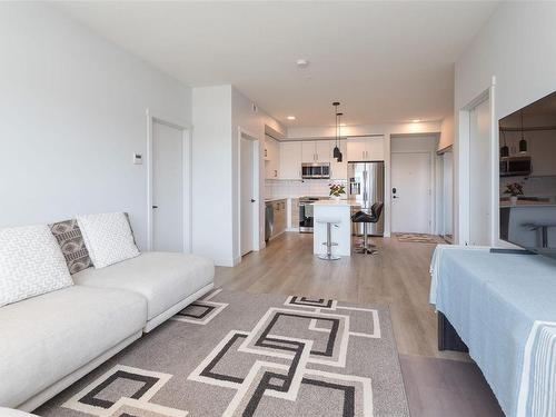 402-2465 Gateway Rd, Langford, BC - Indoor Photo Showing Living Room