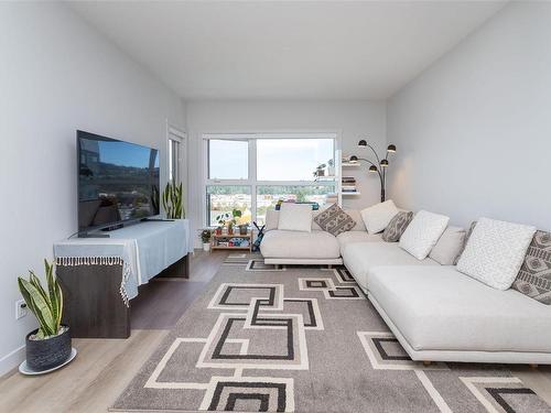 402-2465 Gateway Rd, Langford, BC - Indoor Photo Showing Living Room