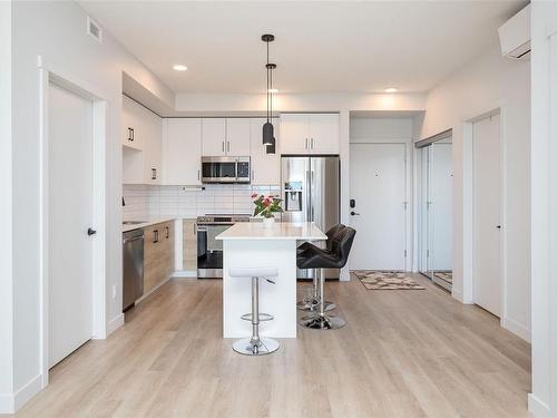 402-2465 Gateway Rd, Langford, BC - Indoor Photo Showing Kitchen With Stainless Steel Kitchen With Upgraded Kitchen