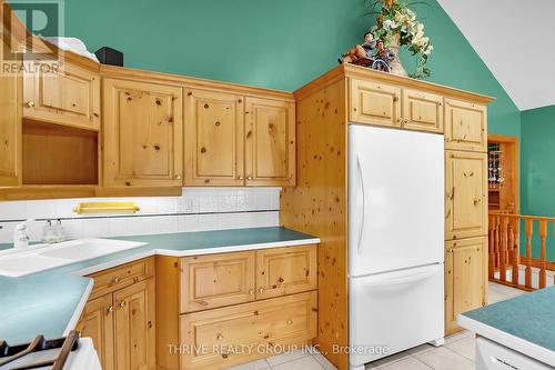 429 Emery Street E, London, ON - Indoor Photo Showing Kitchen