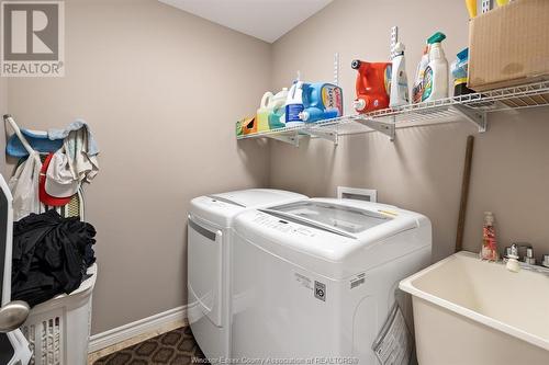 992 Aspen Ridge Crescent, Lakeshore, ON - Indoor Photo Showing Laundry Room