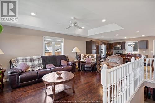 992 Aspen Ridge Crescent, Lakeshore, ON - Indoor Photo Showing Living Room