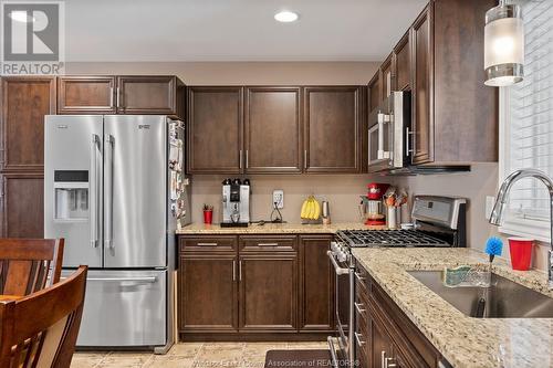 992 Aspen Ridge Crescent, Lakeshore, ON - Indoor Photo Showing Kitchen