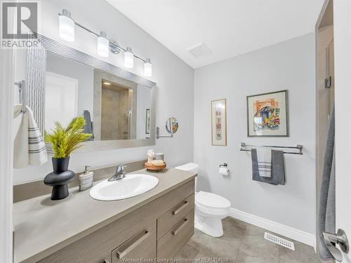 2249 Maitland Avenue, Windsor, ON - Indoor Photo Showing Bathroom