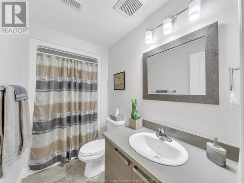 2249 Maitland Avenue, Windsor, ON - Indoor Photo Showing Bathroom