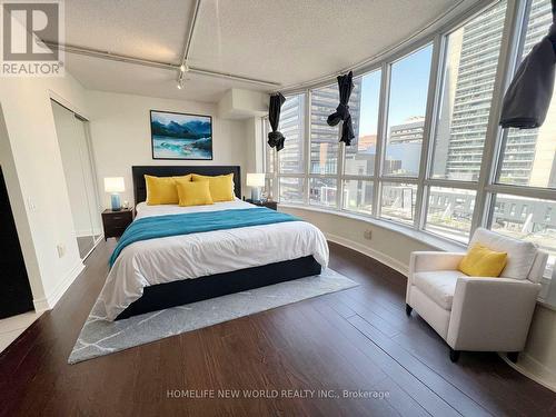 609 - 33 Sheppard Avenue E, Toronto, ON - Indoor Photo Showing Bedroom