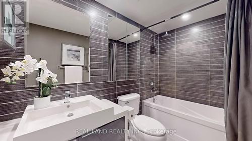 346 - 5 Hanna Avenue, Toronto, ON - Indoor Photo Showing Bathroom