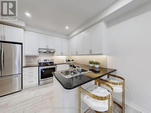 8 Hancock Street, Aurora, ON - Indoor Photo Showing Kitchen With Stainless Steel Kitchen With Double Sink With Upgraded Kitchen