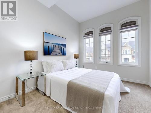 8 Hancock Street, Aurora, ON - Indoor Photo Showing Bedroom