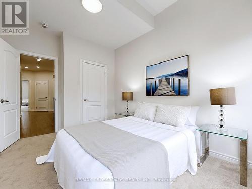 8 Hancock Street, Aurora, ON - Indoor Photo Showing Bedroom