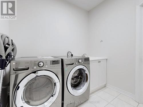 8 Hancock Street, Aurora, ON - Indoor Photo Showing Laundry Room