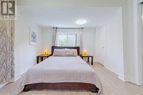 27020 Kennedy Road, Georgina, ON - Indoor Photo Showing Bedroom