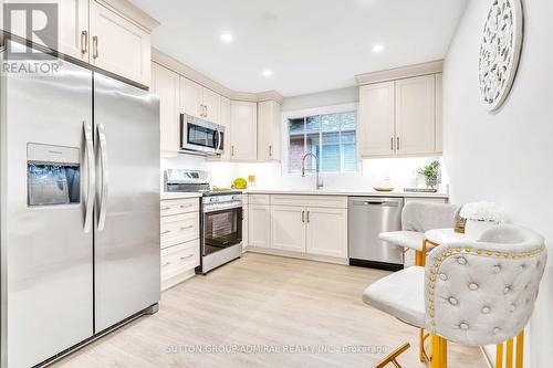 8 Cuthbert Street, Barrie, ON - Indoor Photo Showing Kitchen With Upgraded Kitchen