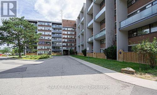 301 - 2121 Roche Court, Mississauga, ON - Outdoor With Balcony With Facade