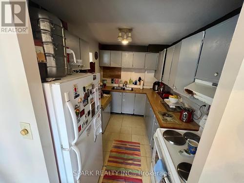 301 - 2121 Roche Court, Mississauga, ON - Indoor Photo Showing Kitchen With Double Sink