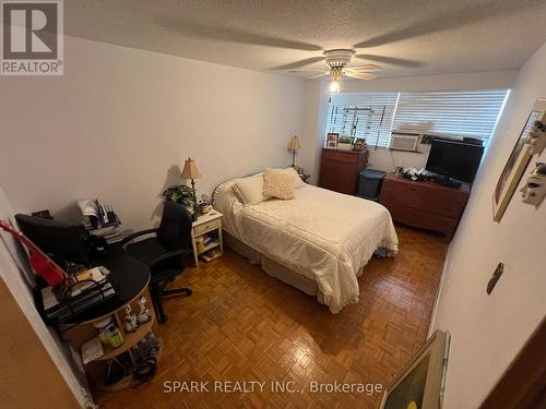 301 - 2121 Roche Court, Mississauga, ON - Indoor Photo Showing Bedroom