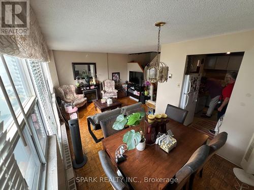 301 - 2121 Roche Court, Mississauga, ON - Indoor Photo Showing Dining Room