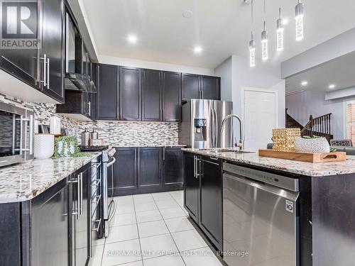 107 Aylesbury Drive E, Brampton, ON - Indoor Photo Showing Kitchen With Stainless Steel Kitchen With Upgraded Kitchen