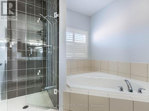 107 Aylesbury Drive E, Brampton, ON - Indoor Photo Showing Bathroom