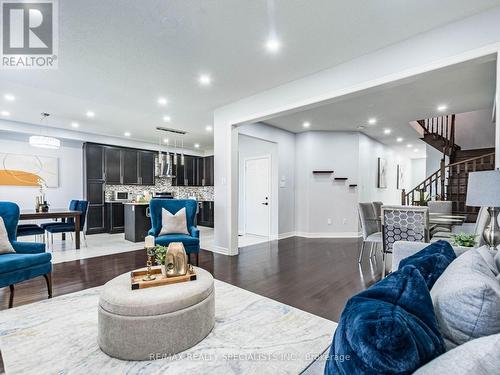 107 Aylesbury Drive E, Brampton, ON - Indoor Photo Showing Living Room