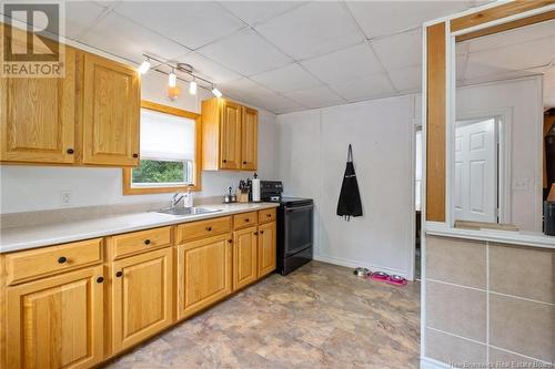 1309 Route 715, Lower Cambridge, NB - Indoor Photo Showing Kitchen