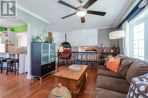 6 Huron Street, Barrie, ON - Indoor Photo Showing Living Room