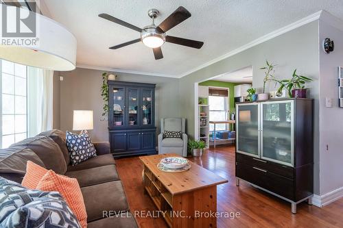 6 Huron Street, Barrie, ON - Indoor Photo Showing Living Room