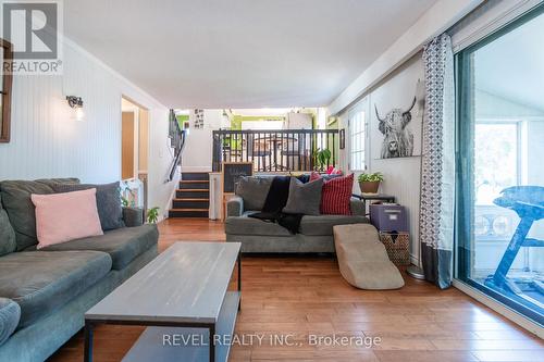 6 Huron Street, Barrie, ON - Indoor Photo Showing Living Room