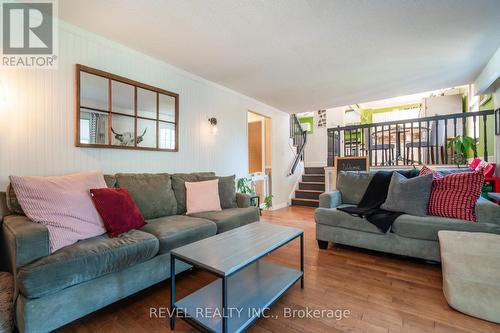 6 Huron Street, Barrie, ON - Indoor Photo Showing Living Room