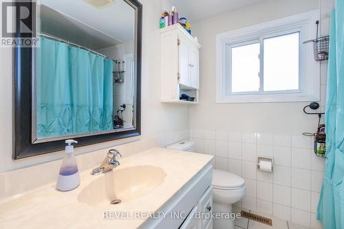 6 Huron Street, Barrie, ON - Indoor Photo Showing Bathroom