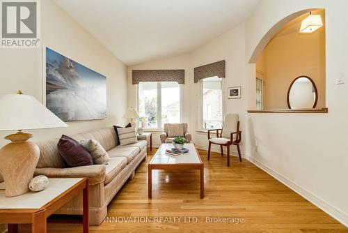 8 Nighthawk Crescent, Ottawa, ON - Indoor Photo Showing Living Room