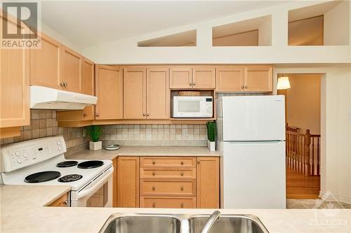 8 Nighthawk Crescent, Ottawa, ON - Indoor Photo Showing Kitchen