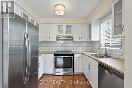 20 Mossgrove Court, Clarington (Courtice), ON - Indoor Photo Showing Kitchen With Stainless Steel Kitchen With Double Sink With Upgraded Kitchen