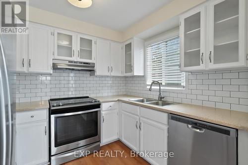 20 Mossgrove Court, Clarington (Courtice), ON - Indoor Photo Showing Kitchen With Stainless Steel Kitchen With Double Sink With Upgraded Kitchen