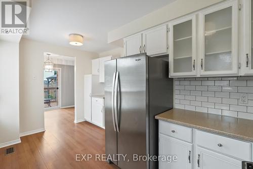 20 Mossgrove Court, Clarington (Courtice), ON - Indoor Photo Showing Kitchen