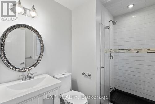 20 Mossgrove Court, Clarington (Courtice), ON - Indoor Photo Showing Bathroom