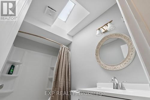 20 Mossgrove Court, Clarington (Courtice), ON - Indoor Photo Showing Bathroom