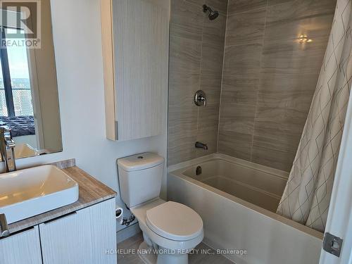 4402 - 11 Wellesley Street W, Toronto, ON - Indoor Photo Showing Bathroom