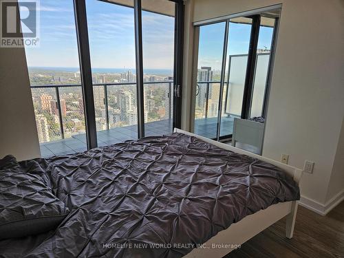 4402 - 11 Wellesley Street W, Toronto, ON - Indoor Photo Showing Bedroom