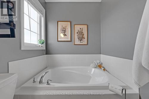 39 Goheen Street, Clarington (Newcastle), ON - Indoor Photo Showing Bathroom