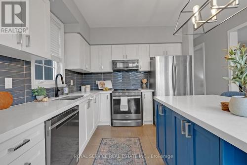 39 Goheen Street, Clarington (Newcastle), ON - Indoor Photo Showing Kitchen With Double Sink With Upgraded Kitchen