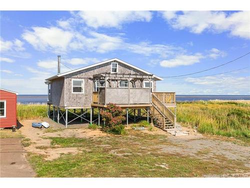 1 Oscar St, Grand-Barachois, NB 